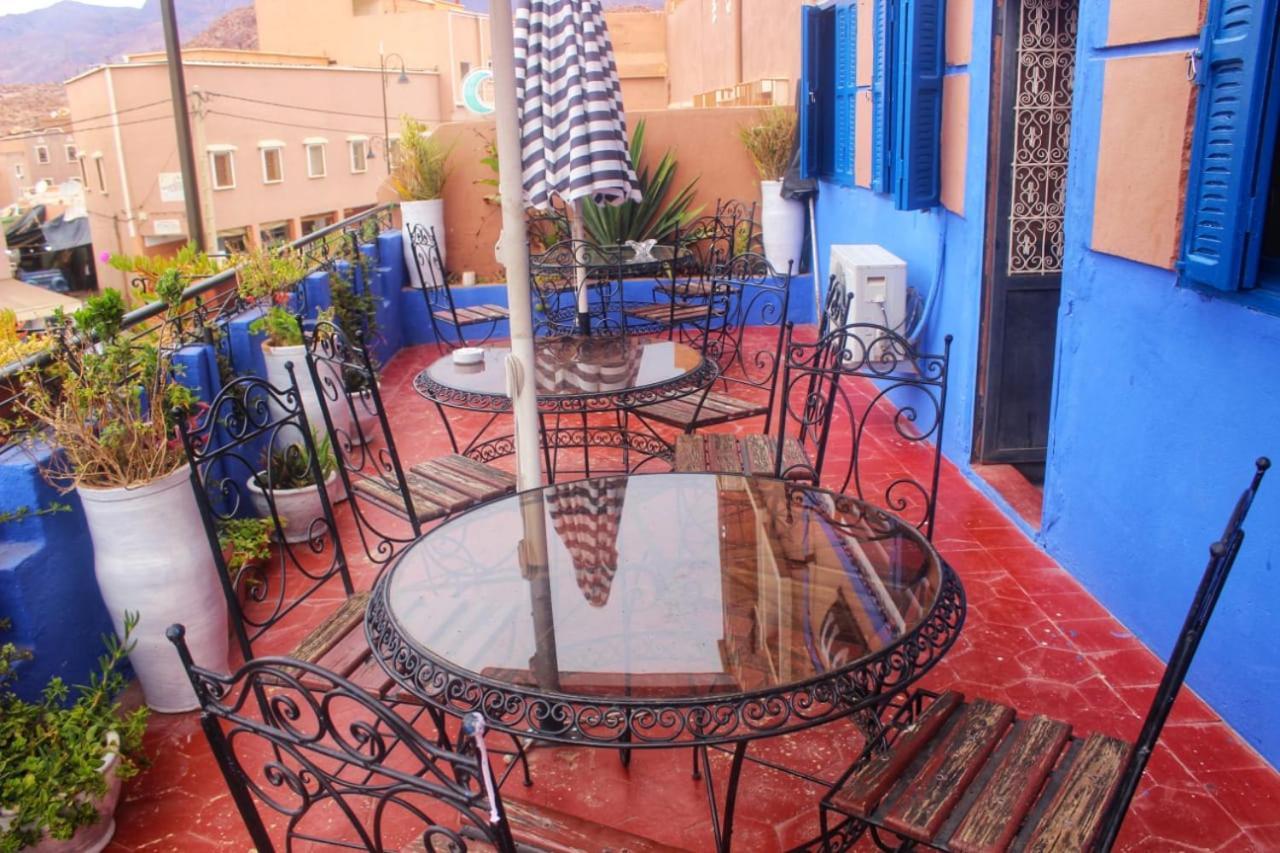 Auberge Et Hotel Les Amis Tafraout Exterior foto